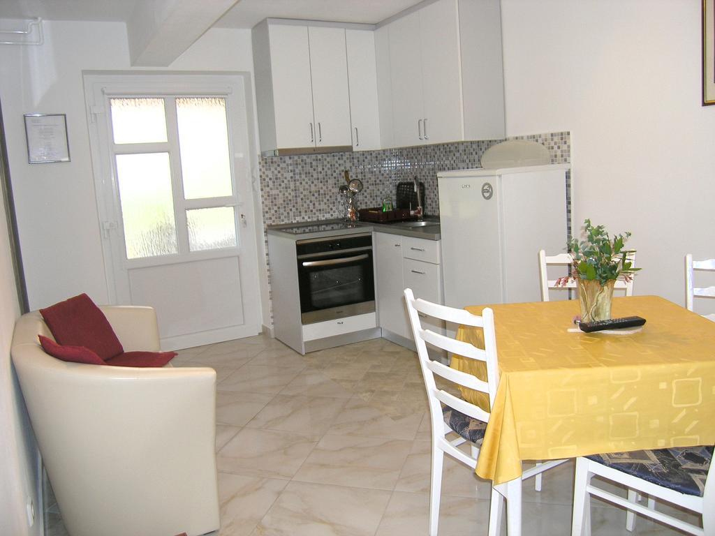 Apartment Martina Krk Town Exteriör bild